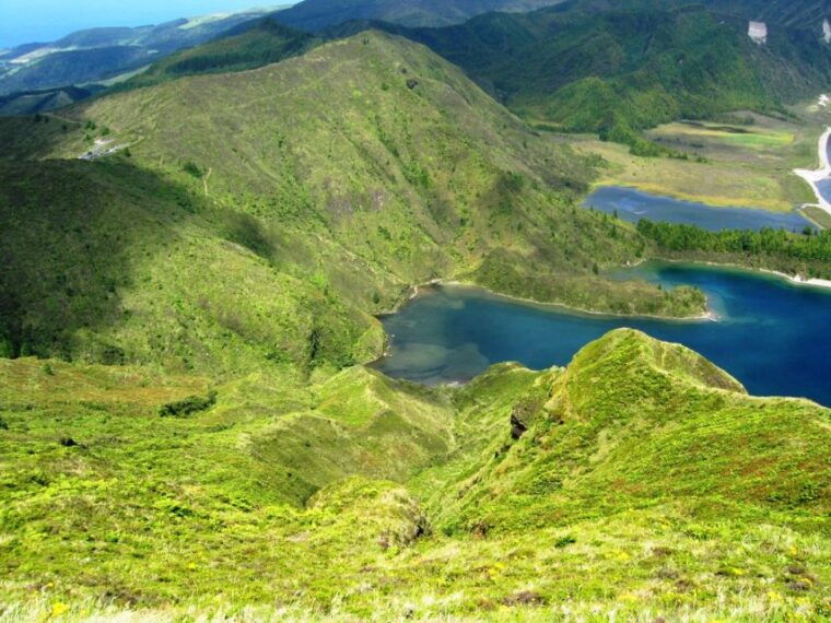 from-ponta-delgada-lagoa-do-fogo-half-day-jeep-tour