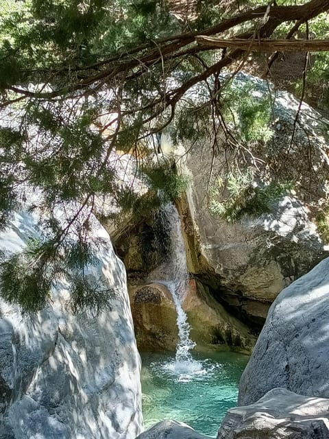 from-rethymno-samaria-gorge-with-professional-hiking-guide