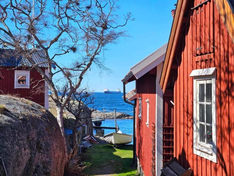 from-stockholm-archipelago-hike-to-landsort-lighthouse