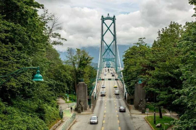 from-vancouver-lighthouse-park-horseshoe-bay-hiking-tour