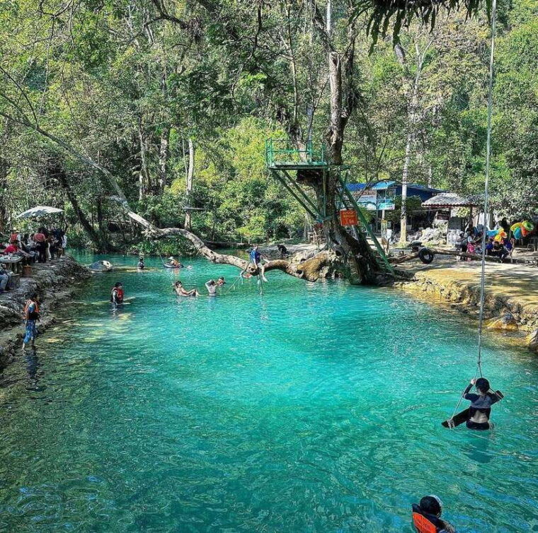 from-vientiane-vang-vieng-tour-with-cave-kayak-zipline