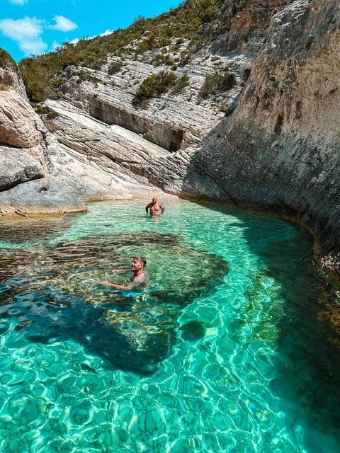 from-vis-speed-boat-tour-along-south-shore-of-vis