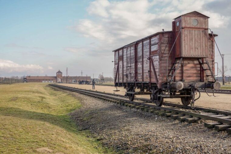 from-warsaw-guided-tour-to-auschwitz-birkenau-and-krakow