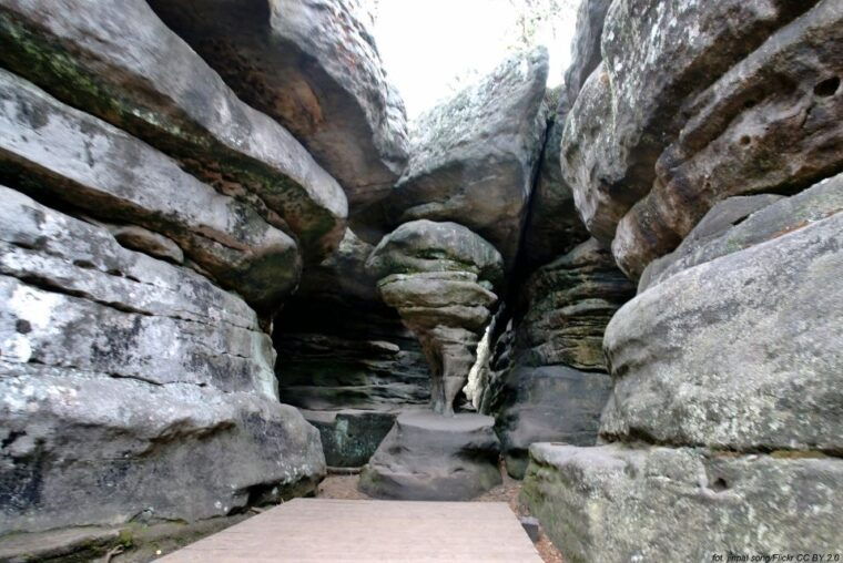 from-wroclaw-full-day-stolowe-mountains-trekking-tour