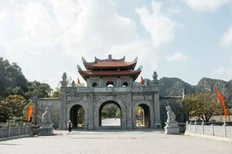full-day-trip-visit-hoa-lu-tam-coc-mua-cave-from-hanoi