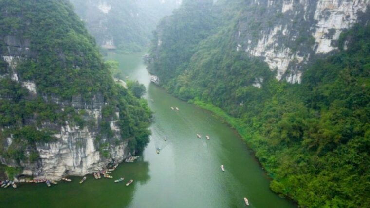 full-day-trip-visit-hoa-lu-trang-an-mua-cave-from-hanoi