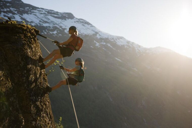 geiranger-rappelling-tour-with-epic-view