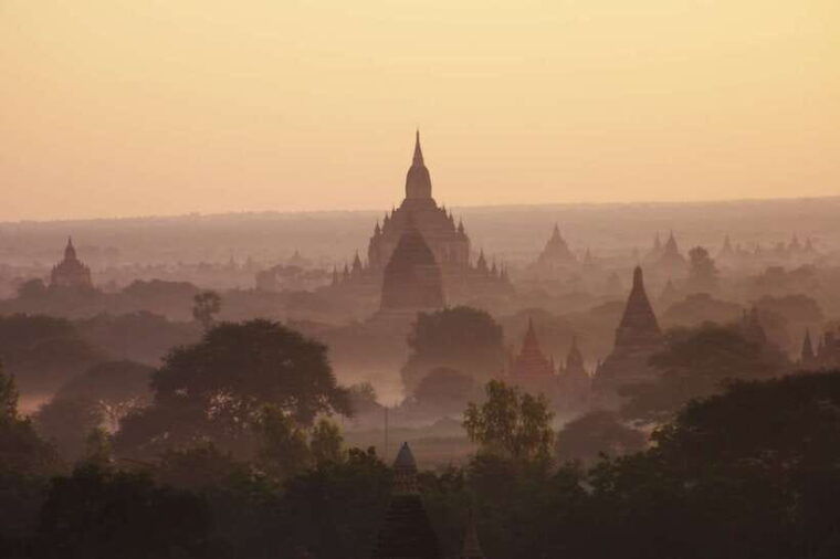 golden-eagle-ballooning-in-bagan