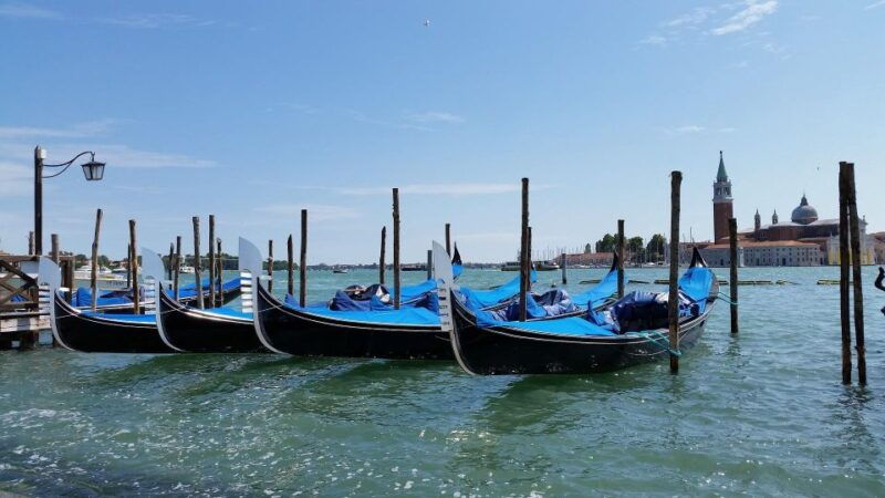 gondola-tour-with-four-seasons-concert-by-venice-in-gondola