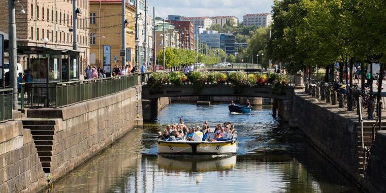 gothenburg-city-canal-sightseeing-cruise