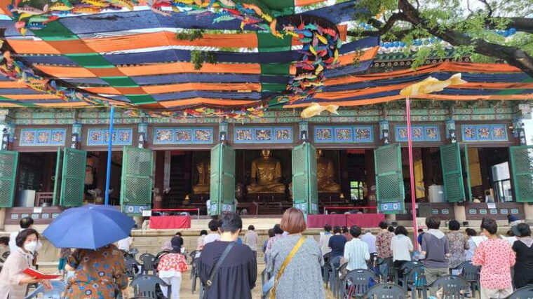 gyeongbokgung-palace-jogyesa-temple-and-cheongwadae-tour
