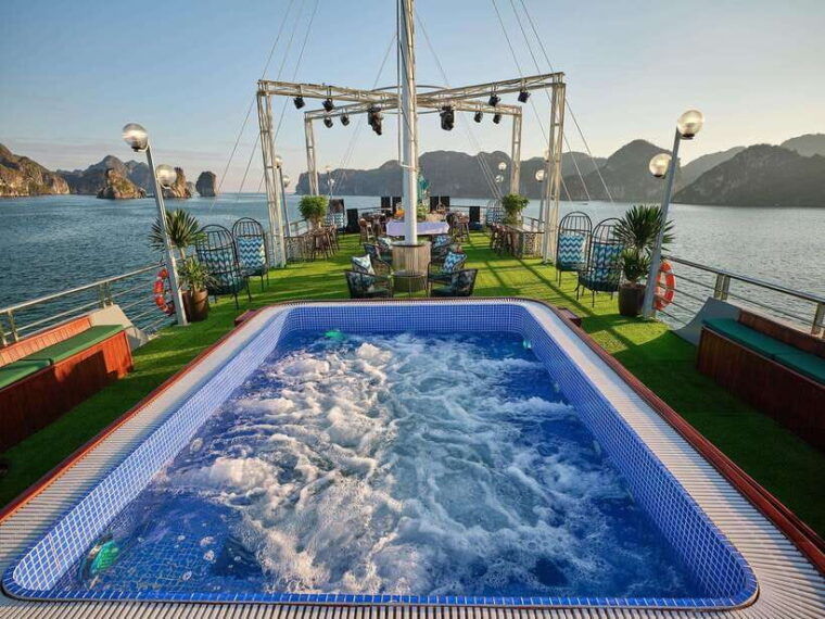 ha-long-bay-luxury-day-cruise-with-buffet-lunch