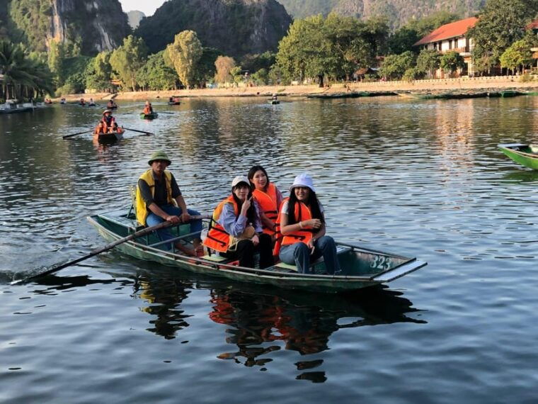 ha-noi-ninh-binh-hoa-lu-trang-an-boat-trip-cycling