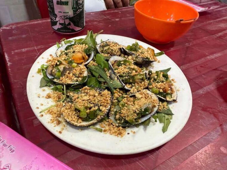 ha-noi-street-food-adventure-tour-with-local-students