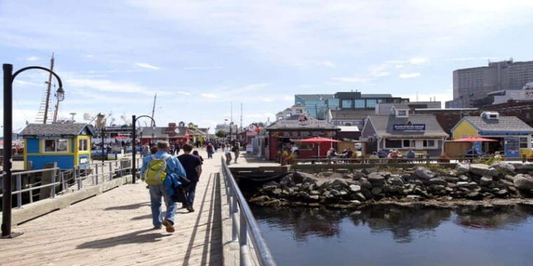 halifax-guided-harbourfront-food-walking-tour