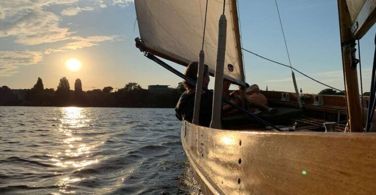 hamburg-alster-river-sailboat-tour-with-sundowner