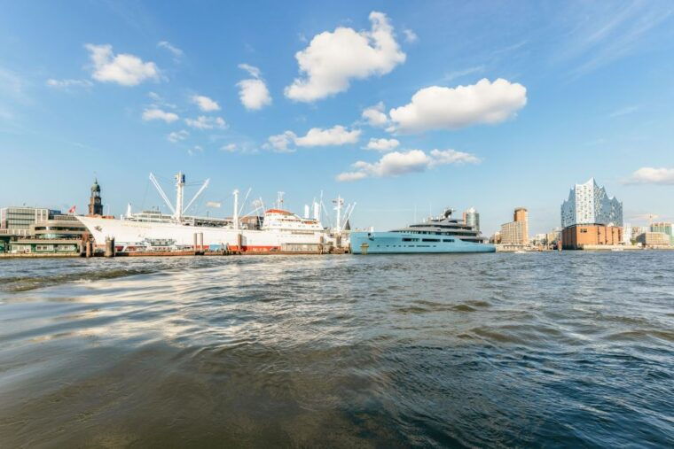 hamburg-harbor-cruise-with-wine-and-cheese