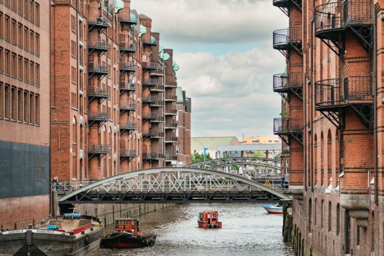hamburg-hop-on-hop-off-bus-with-alster-or-harbor-cruise