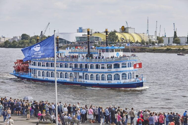hamburg-port-anniversary-cruise-to-the-departure-parade