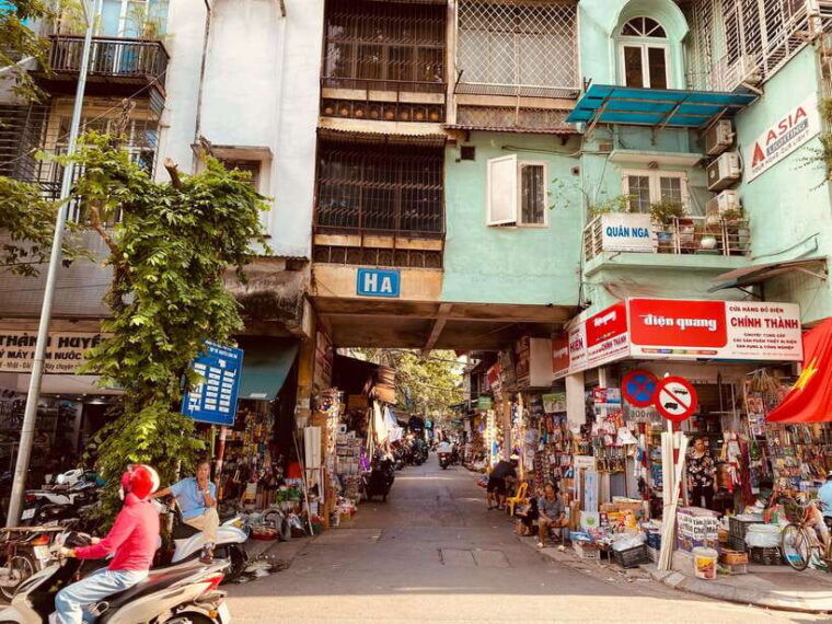hanoi-cho-gioi-vietnam-war-history-walking-tour