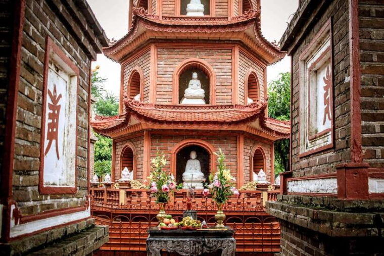 hanoi-full-day-city-highlights-tour-with-hoa-lo-prison