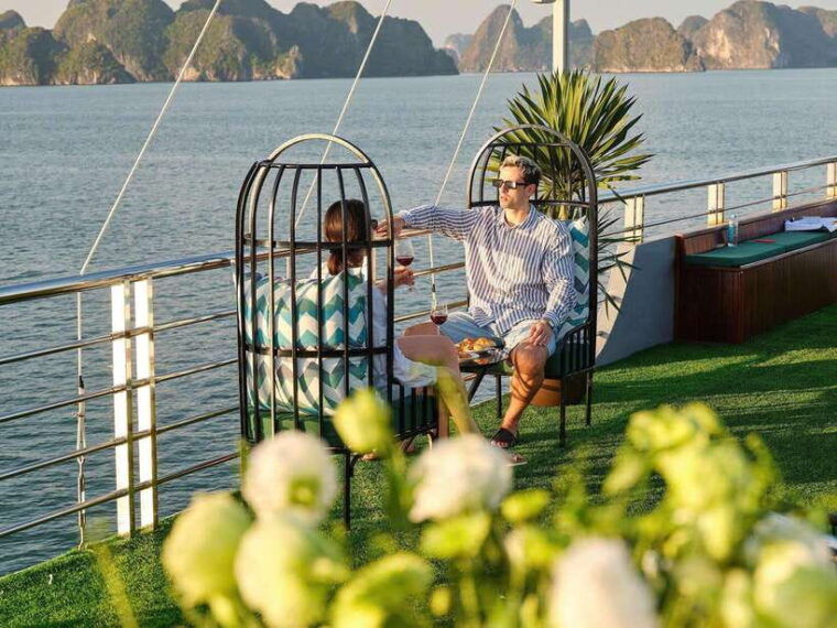 hanoi-ha-long-bay-premium-group-tour-with-luxury-cruise