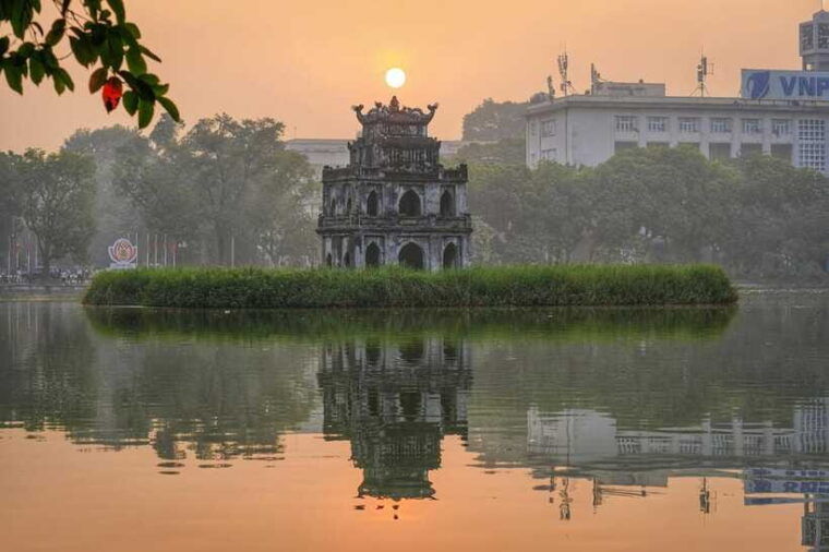hanoi-hidden-gems-old-quarter-train-street-walking-tour