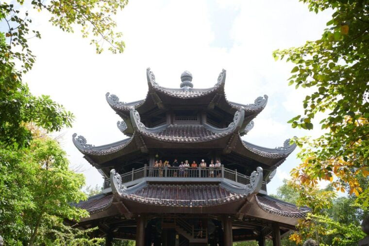 hanoi-ninh-binh-halong-2-d1n-trip-by-bus-bungalow-hotel