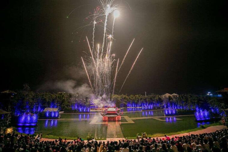hanoi-quintessence-of-tonkin-show-a-cultural-spectacle