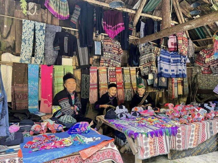 hanoi-sapa-3-days-glass-bridge-phansipan-cat-cat-village