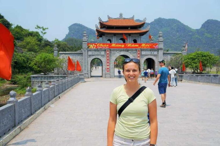 hanoi-to-ninh-binh-private-tour-hoa-lu-trang-an-mua-caves