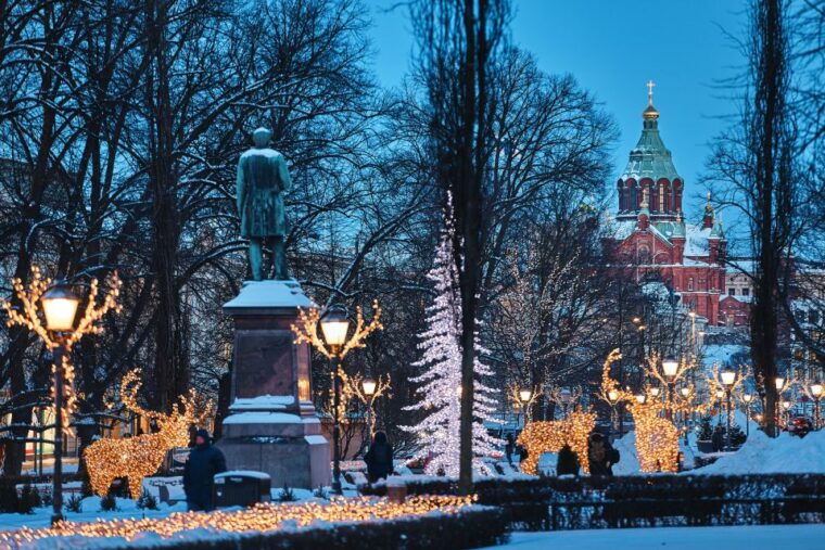 helsinki-architecture-walking-tour-with-expert
