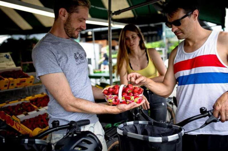 hidden-gems-bike-tour-plateau-mile-end-jean-talon-market