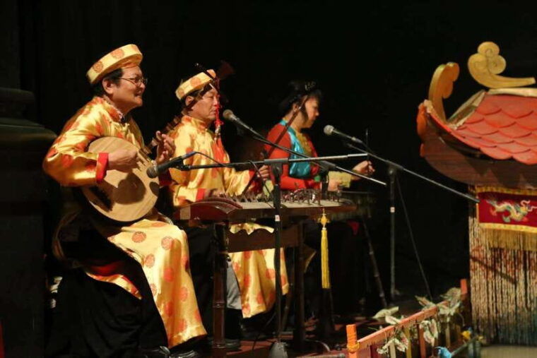 ho-chi-minh-authentic-vietnamese-dinner-water-puppet-show