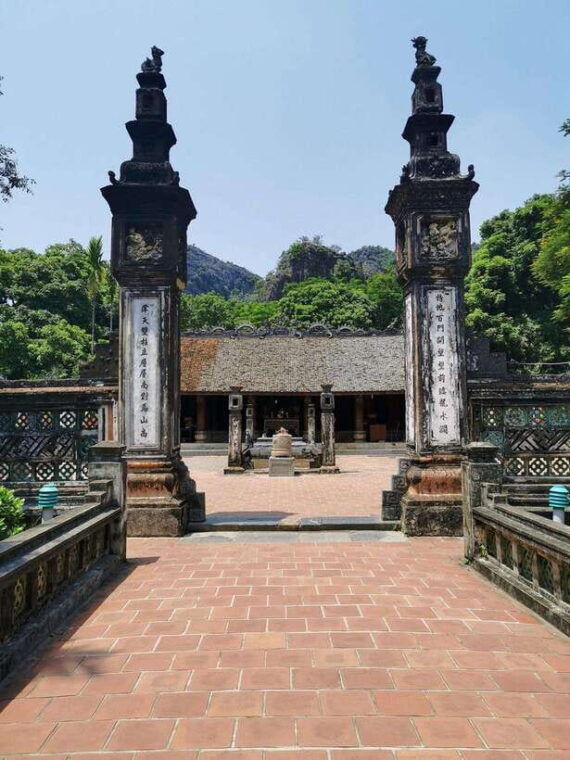hoa-lu-ancient-capital-mua-cave-tam-coc-boat-trip