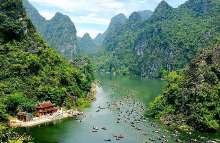 hoa-lu-and-tam-coc-in-ninh-binh-full-day-tour-3