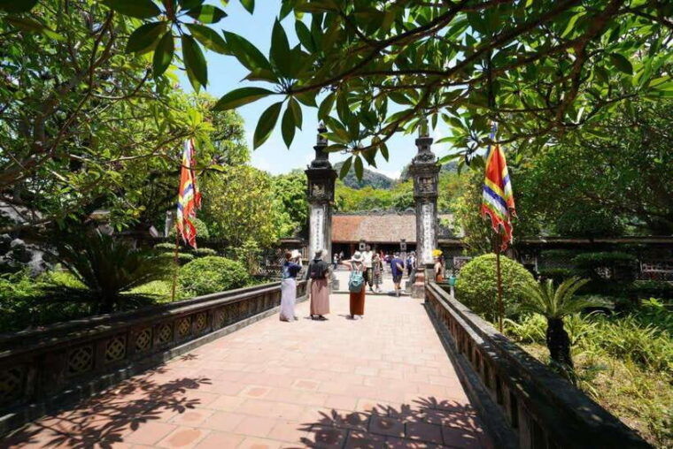 hoa-lu-tam-coc-mua-cave-bich-dong-pagoda-cycling-from-nbinh
