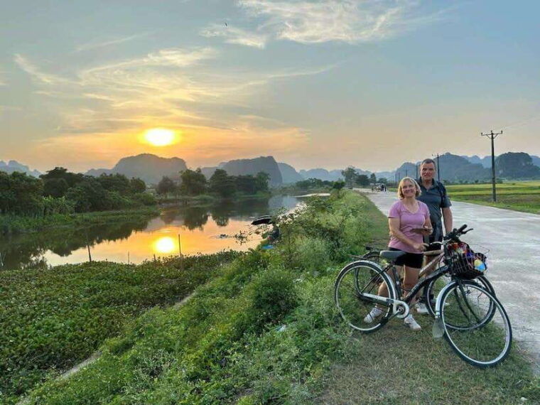 hoa-lu-trang-an-boat-trip-mua-cave-small-group-tour