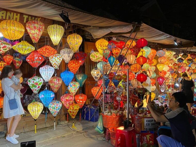hoi-an-city-tour-boat-ride-lantenn-release