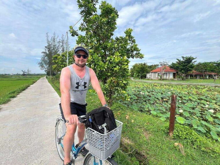 hoi-an-eco-tour-bike-farm-and-lantern-making-experience