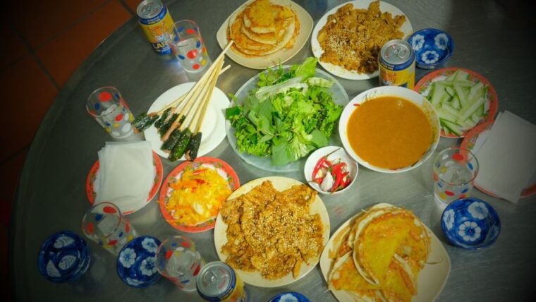 hoi-an-evening-food-culture-tour-by-vespa
