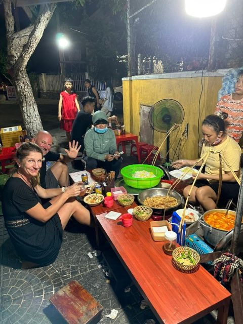 hoi-an-evening-street-walking-food-tour