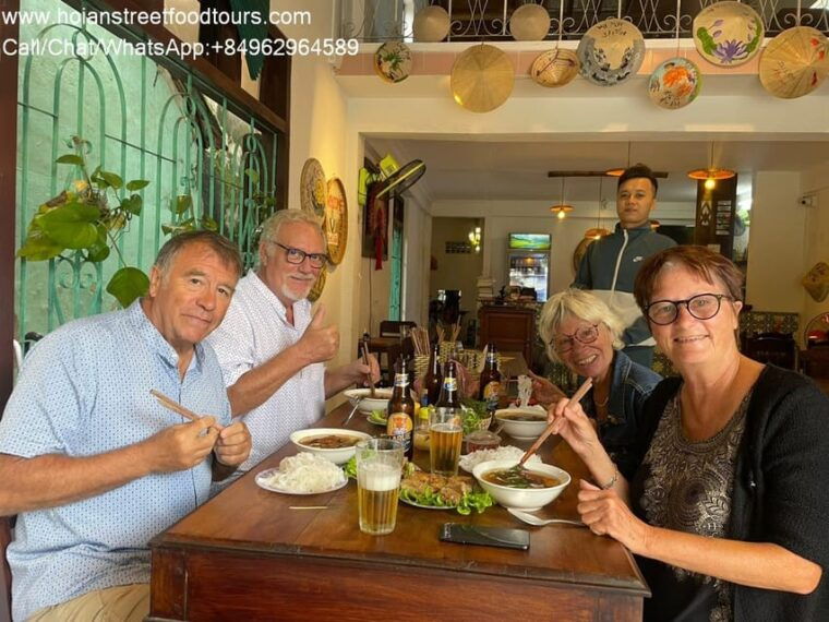 hoi-an-food-tour-with-8-different-street-food-tasting