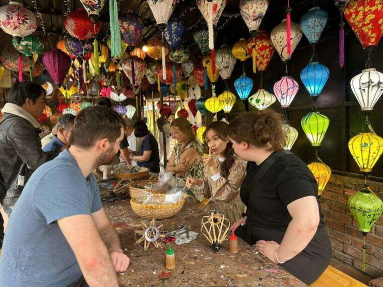 hoi-an-night-market-boat-trip-with-lantern