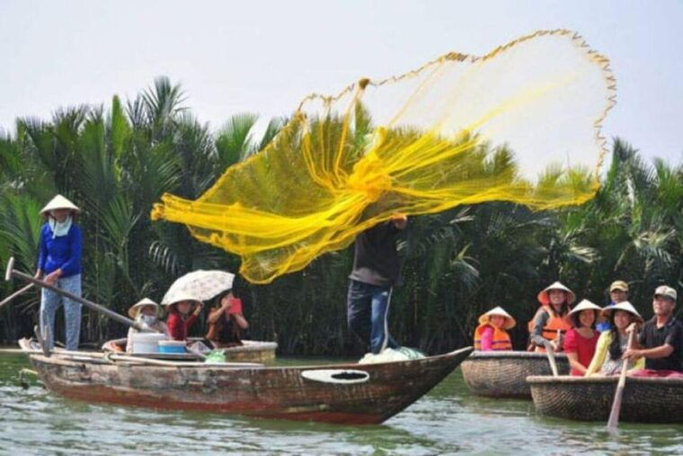 hoian-bay-mau-vegan-cooking-class-market-basket-boat-trip