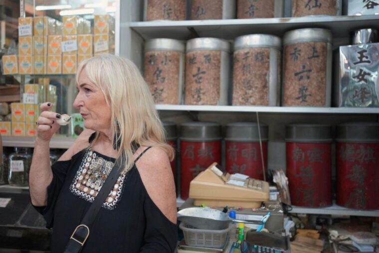 hong-kong-street-food-tasting-tour-in-old-town-central