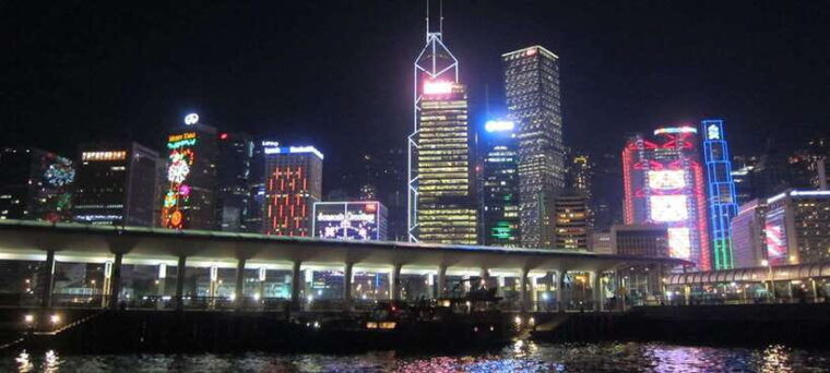 hong-kong-victoria-harbor-evening-unlimited-drink-cruise