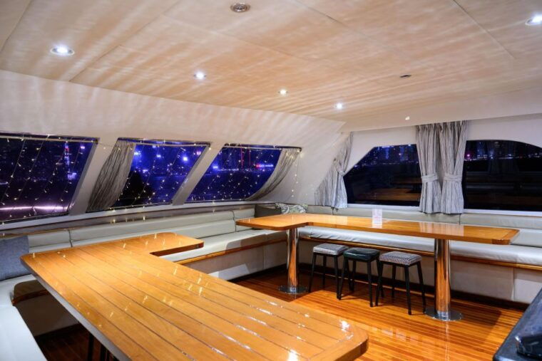 hong-kong-victoria-harbour-evening-cruise-with-free-drinks