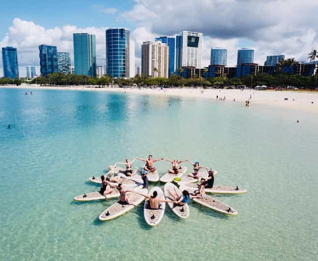 honolulu-sup-standup-paddleboard-yoga-class