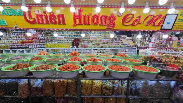 hue-food-walking-tour-with-hotel-pickup-and-local-guide